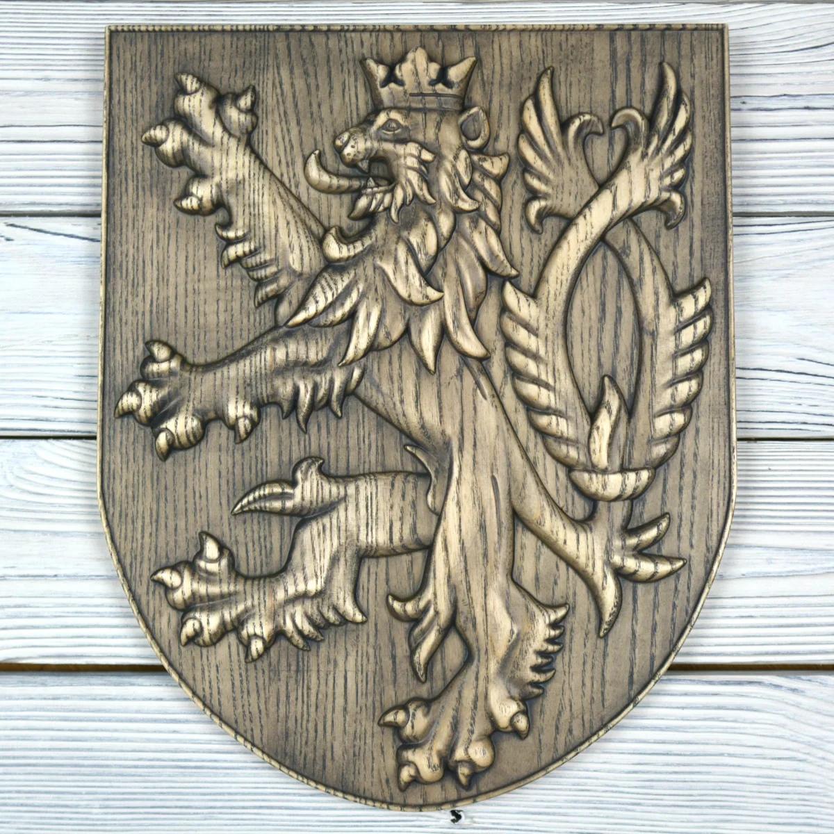 Dřevěný Český lev z masivu - Jasan - mořidlo Grafit - matný - výška 30cm