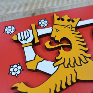 Vrstvený Státní znak Finska z bukové překližky, ručně malovaný - výška 30cm