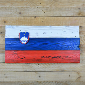 Slovinská vlajka ze starého dřeva