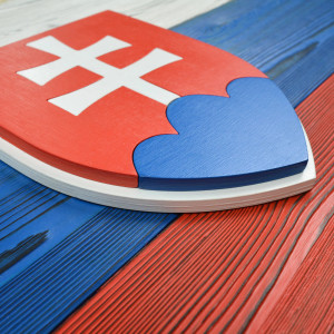 Slovenská vlajka z nového dřeva