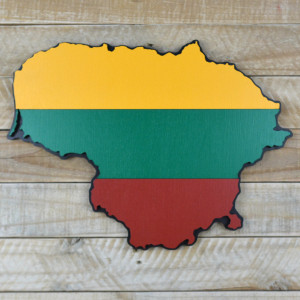 Litva ve dřevě - vrstvená vlajka ve tvaru státních hranic