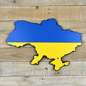 Ukrajina ve dřevě - vrstvená vlajka ve tvaru státních hranic